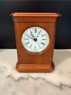 Vintage Versailles West Germany Wood Frame Mantel / Desk Clock Quartz 6.75”